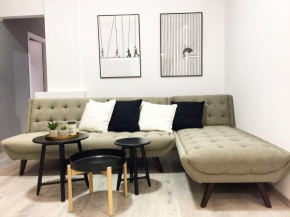 Perfect Home: Cozy 2BR Apt & Balcony